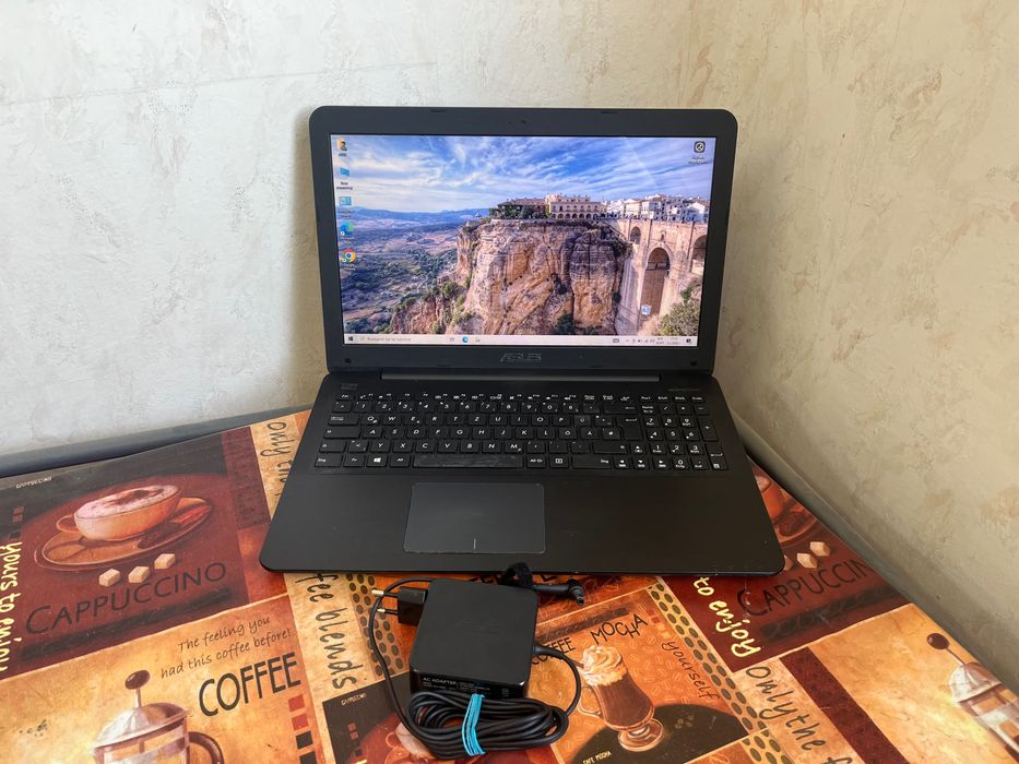 Asus intel i5-5200u, 8gb ram, ssd120gb