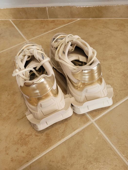 Страхотни спортни обувки