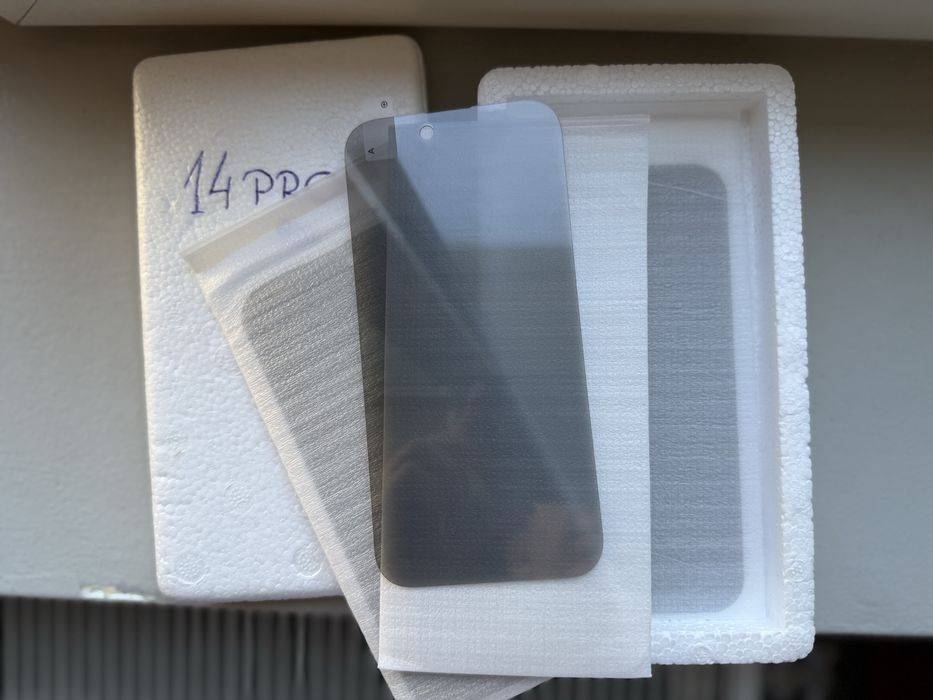 Vând iPhone 14 Pro Gold 256 GB Stare excelentǎ