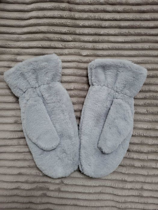 Варежки новые серые