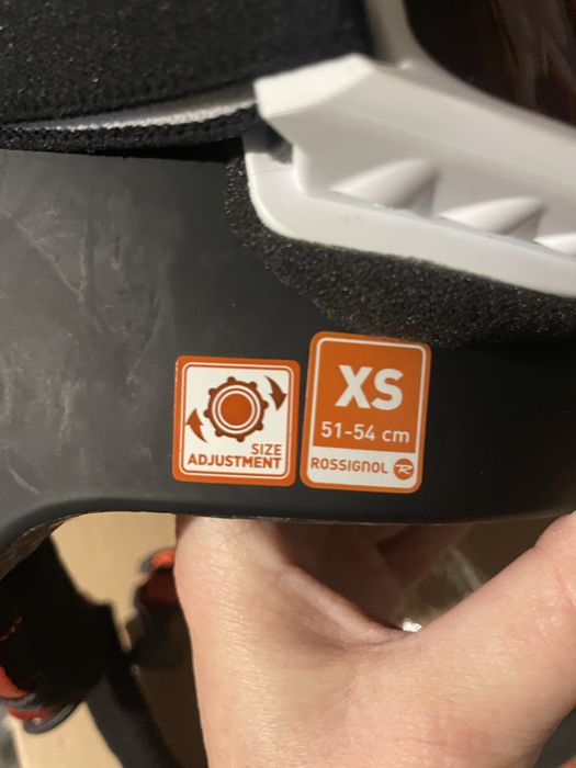 Детска каска за ски с очила