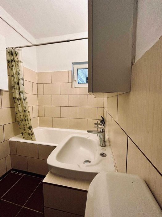 Vând apartament 4 camere DECOMANDAT, 86 mp, Aurel Vlaicu-Bloc izolat