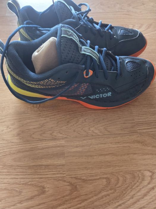 Papucii pentru sport in sala marimea 42marca Victor