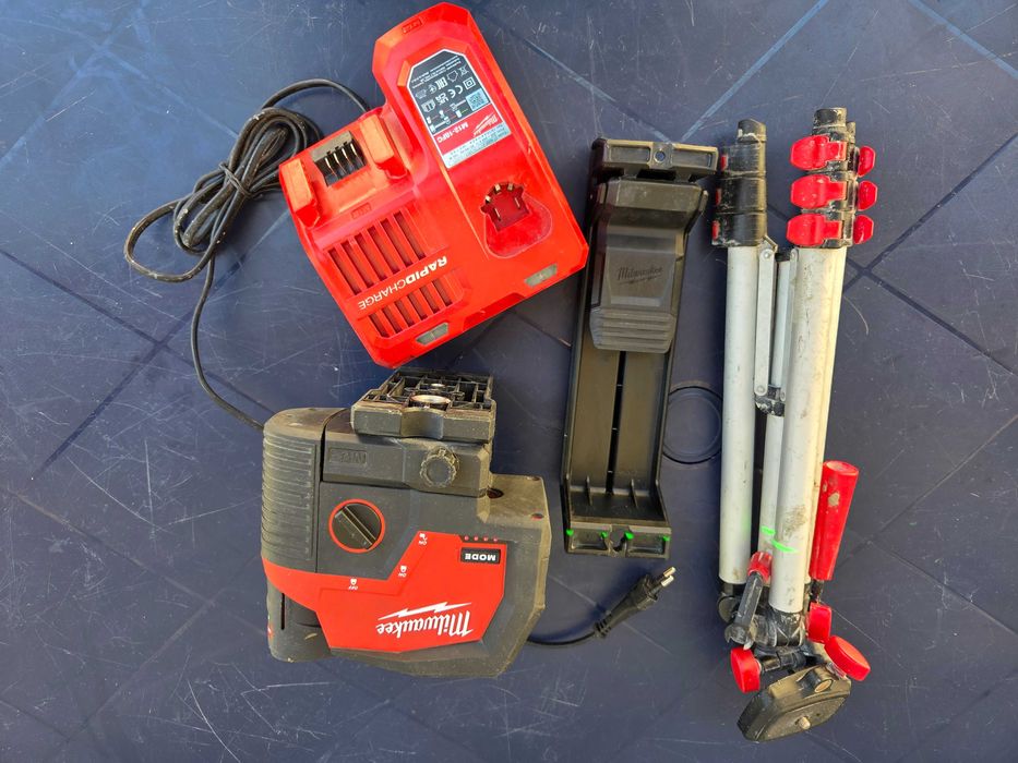 Milwaukee M12 CLLP Зелен Комбиниран Лазерен Нивелир с Отвесни Точки
