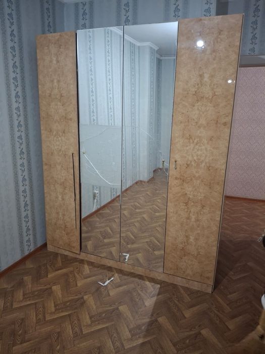 Желтый шкаф спальный