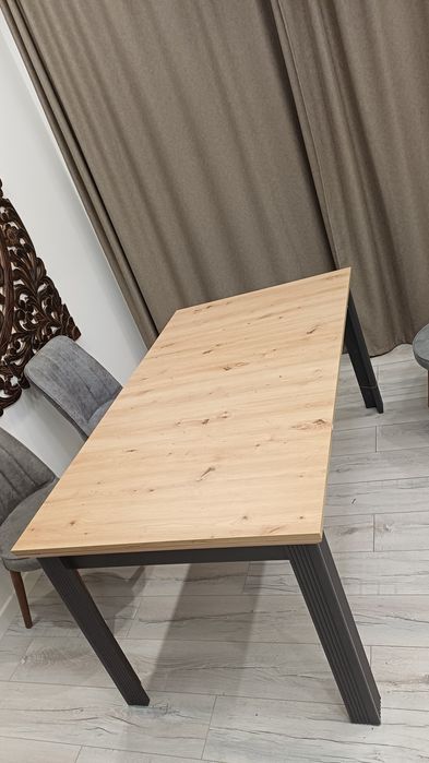 Стол из натурального дерева