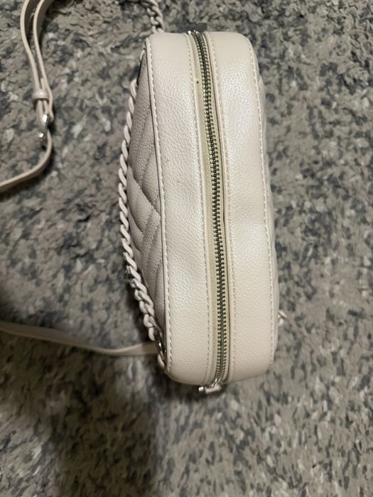 Чанта Liu Jo бежова, носена много малко , без забележки 22/15/7