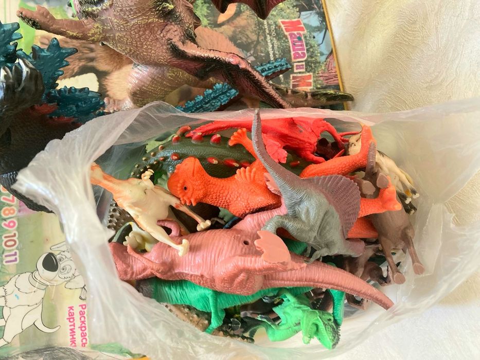 Динозавры игрушки