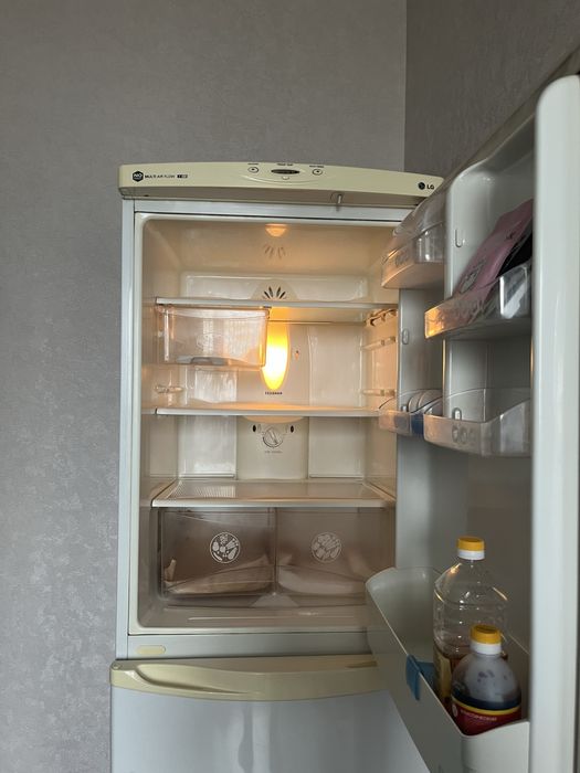 Продам Холодильник LG