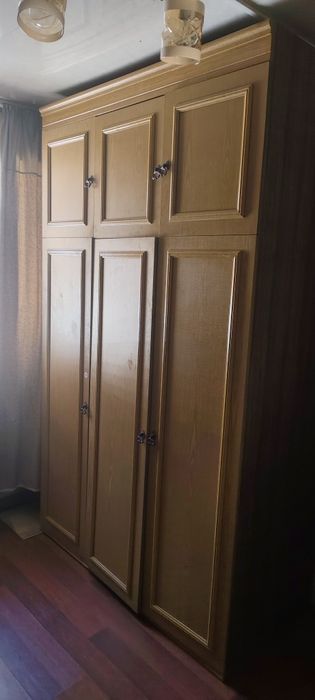 Шкаф трехстворчатый