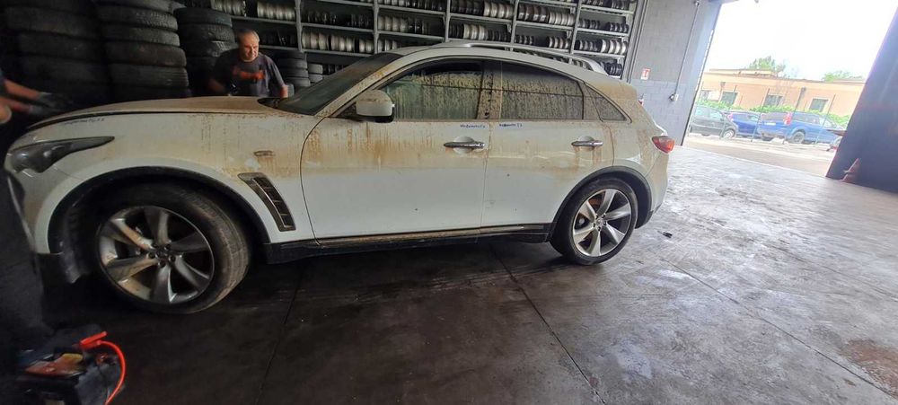 Инфинити  FX 30D S 4х4 V9X – само на части