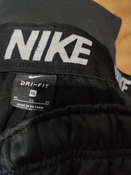 Pantaloni Nike mărimea XL