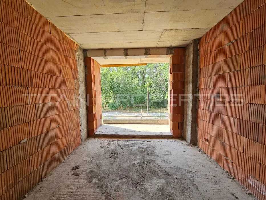 Продава се Двустаен апартамент в Пловдив, Христо Смирненски - 65 кв.м за 1305 €/кв.м - Снимка #2