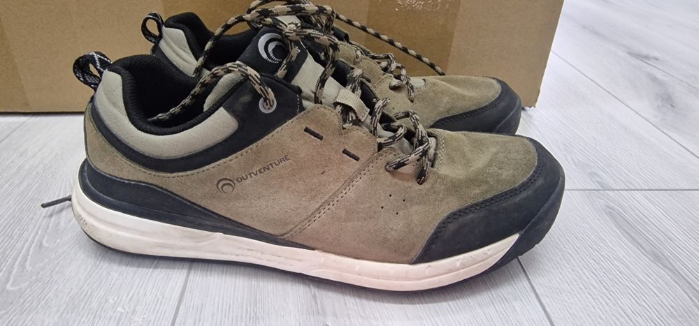 Кроссовки демисезонные