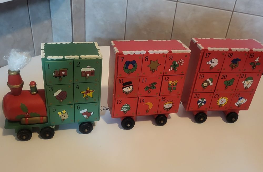 Decoratiune Craciun din lemn  sub forma de trenulet