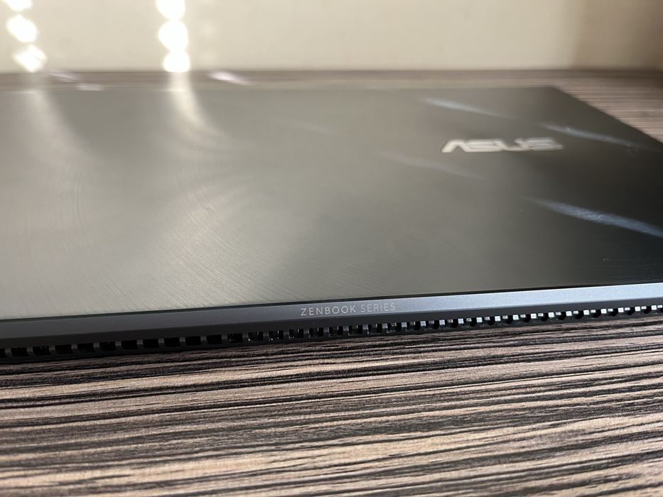 ASUS Zenbook 14 UX425JA-WB501R