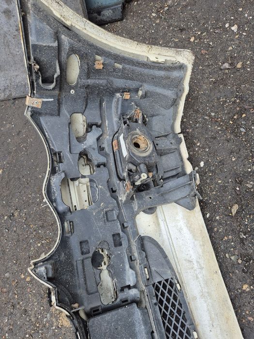 Бампер передний Мерседес 203