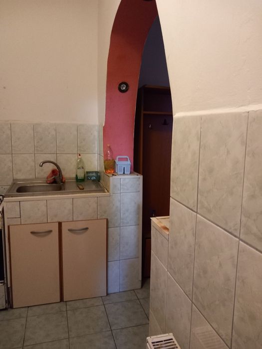 Închiriez garsoniera mobilata utilata zona tractoru