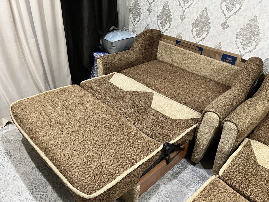 Мягкий диван для зала