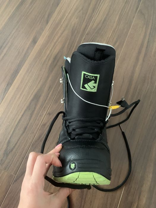 Boots burton marimea 37