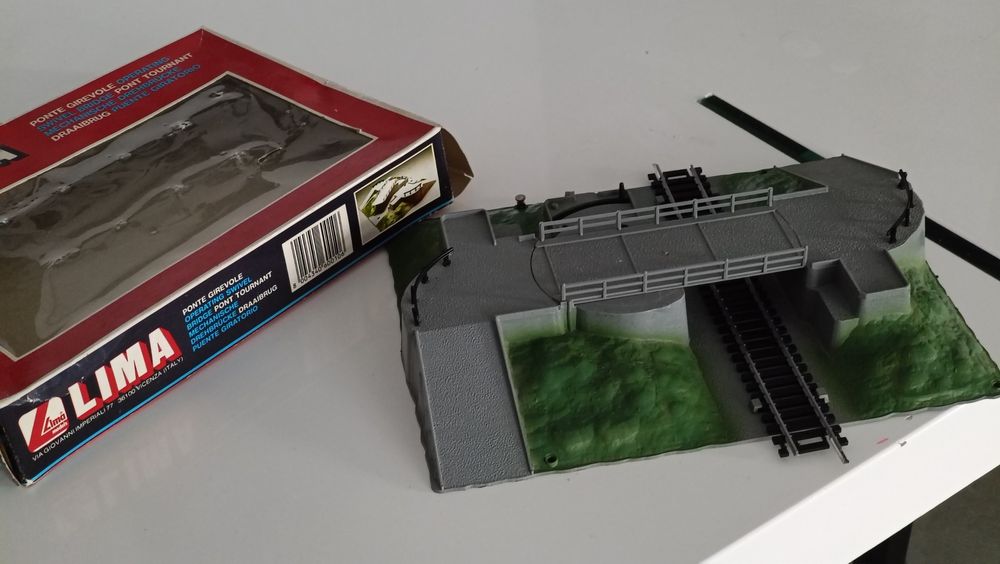 Machetă accesorii Trenulet electric ,  Pod, căsuțe ,  Trecere calea