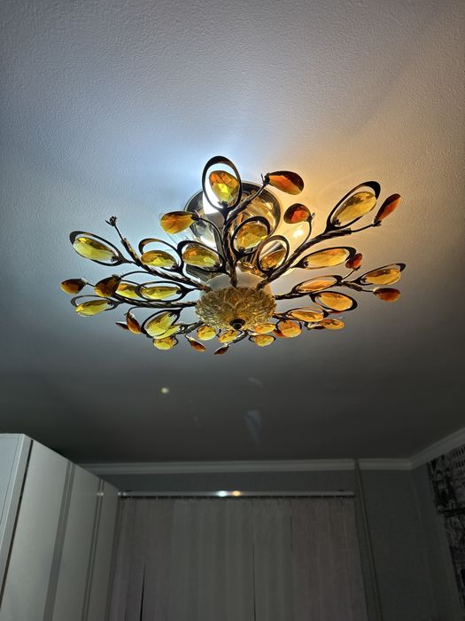 Люстра в хорошем состоянии