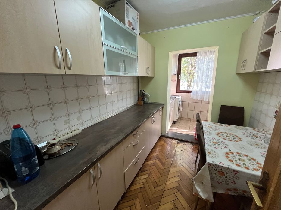 De vanzare - Apartament 3 camere si balcon spatios, decomodat - zona Lipovei