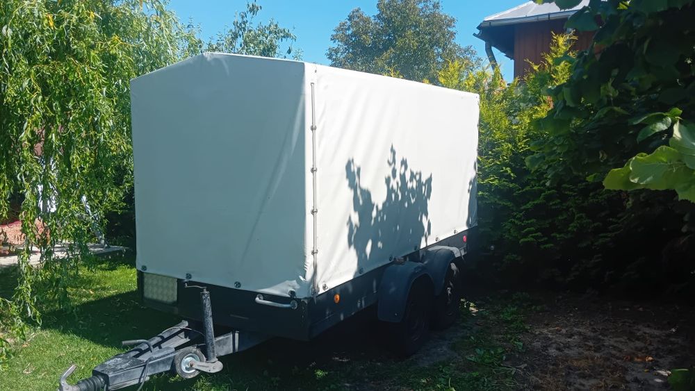 remorcă Westfalia2,5 t.înmatriculată în Germania cu sistem de frânare,L 3,4 m, lățime 1,72m,înălțime 1,85... prelată noua,podea noua,rezerva la țiplă