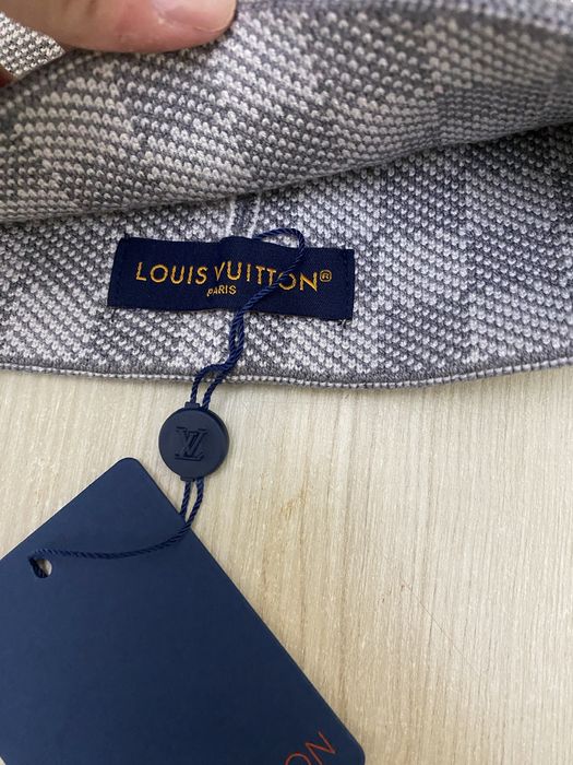 Fes LV nou cu eticheta