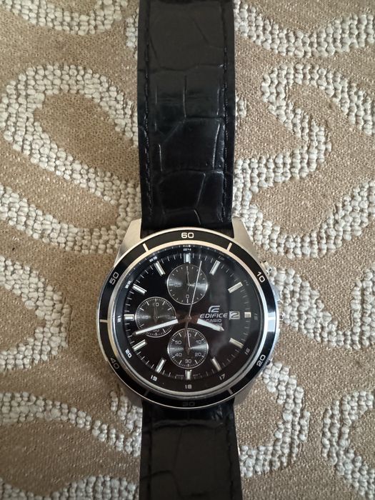 Часы с коробкой