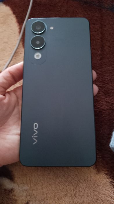 Продам смартфон VIVO Y04