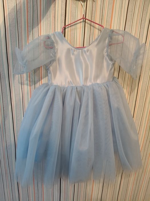 Продам платья для девочки 1 год