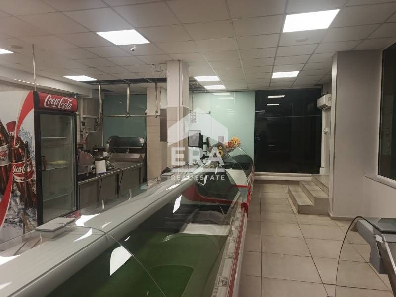 Функциониращ търговски обект със статут на  магазин  за продажба, кв.