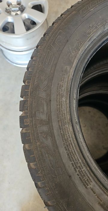 225/55/16 Falken.