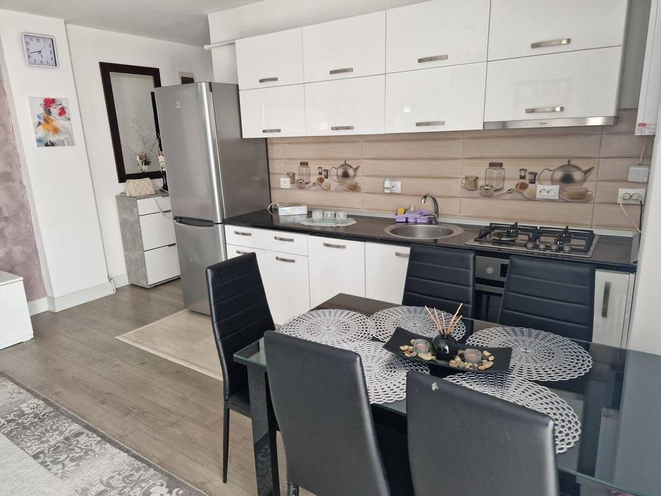 Apartament - 3 camere de inchiriat- Doamna Stanca