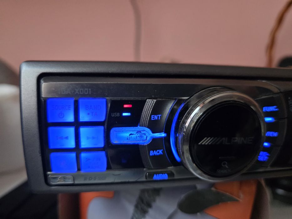 Продавам Alpine ida-x001