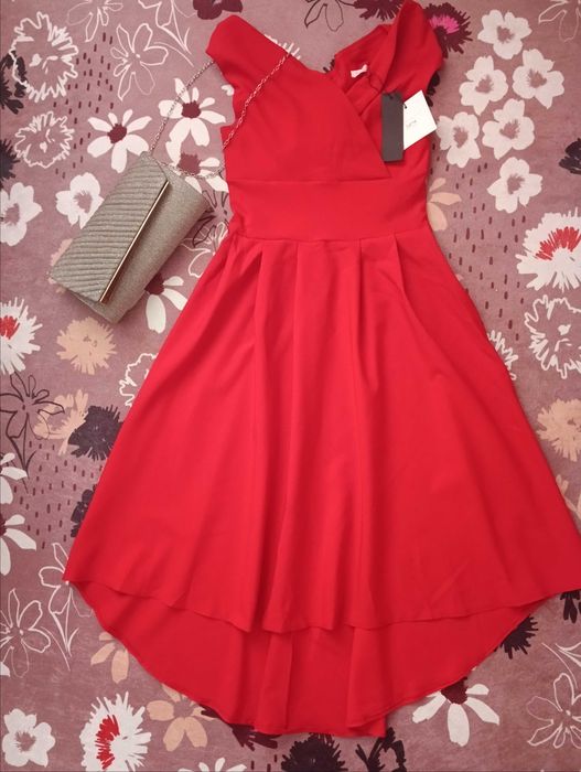 Нова червена рокля