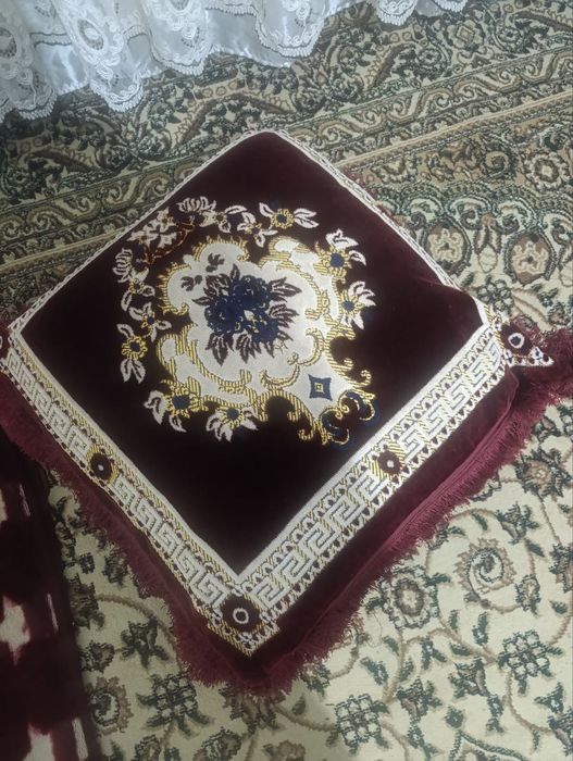 Курпача, ястик ва сандик сотилади.