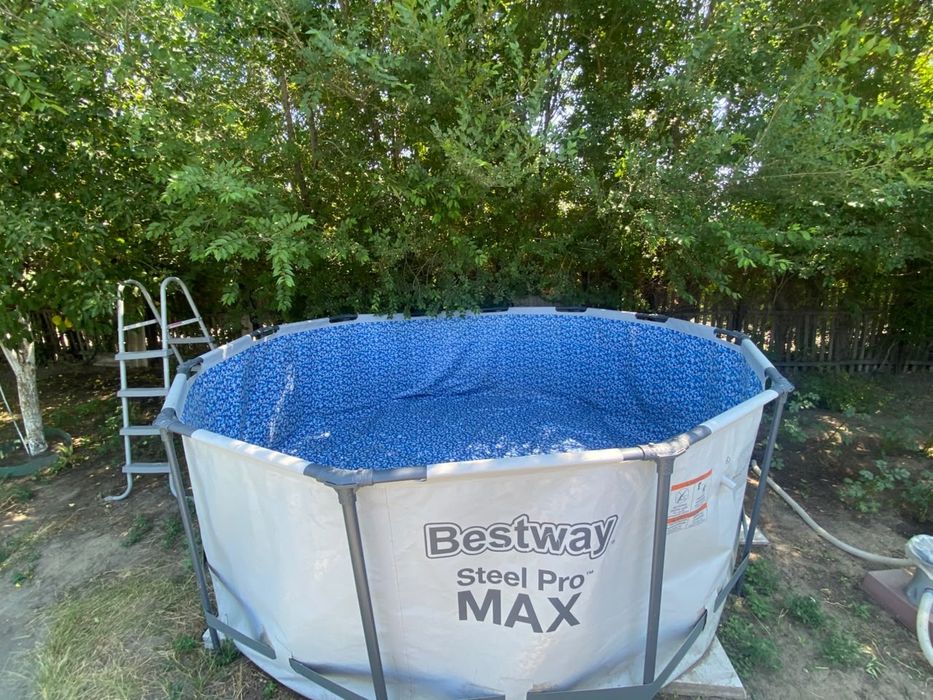 Бассейн Bestway.