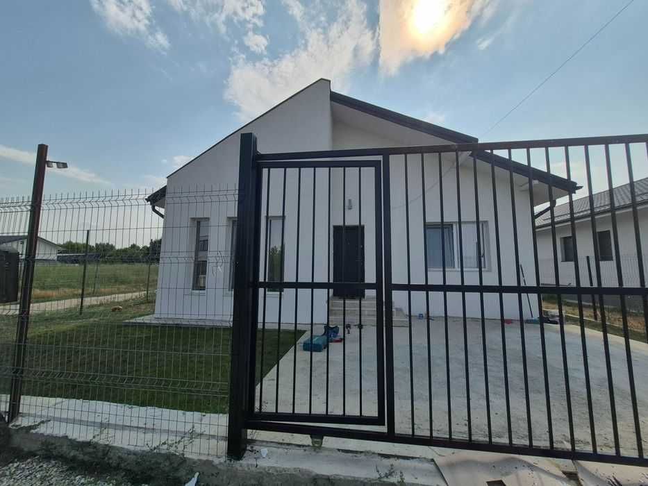 Proprietar - vila noua cu 4 camere,curte 400 mp