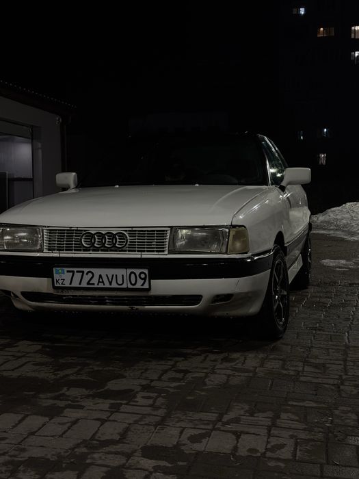 Продам ауди б3 80.