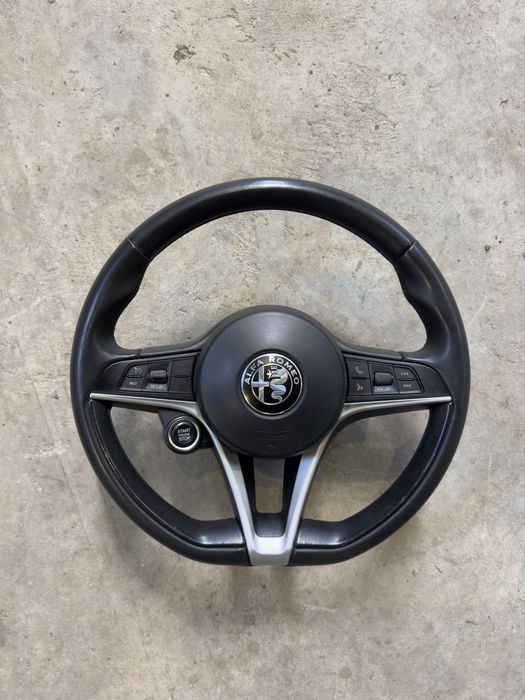 Волан с подгрев Алфа Ромео Джулия/Стелвио (volan s podgrev Alfa Romeo Giulia/Stelvio)