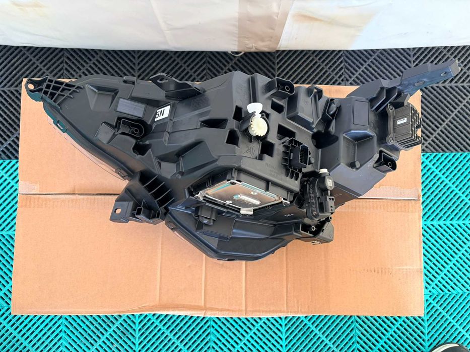 Far faruri dreapta Led Pure Vision Renault Arkana nou original Renault