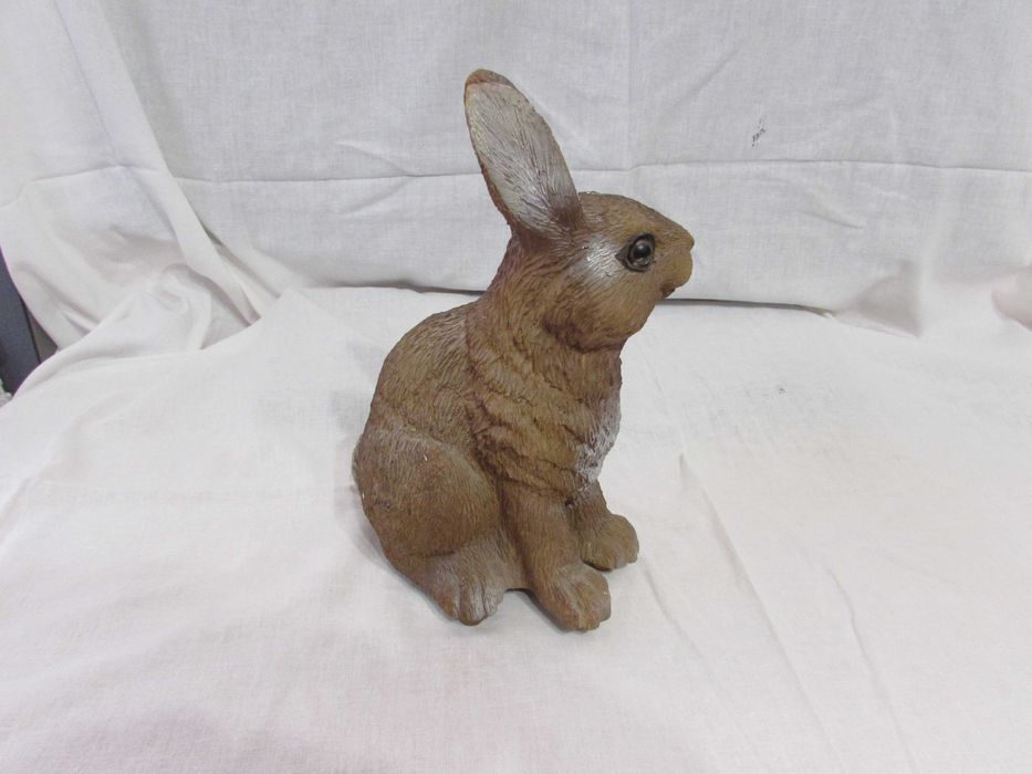 фигурки на животни и луксозна кутия за бижута