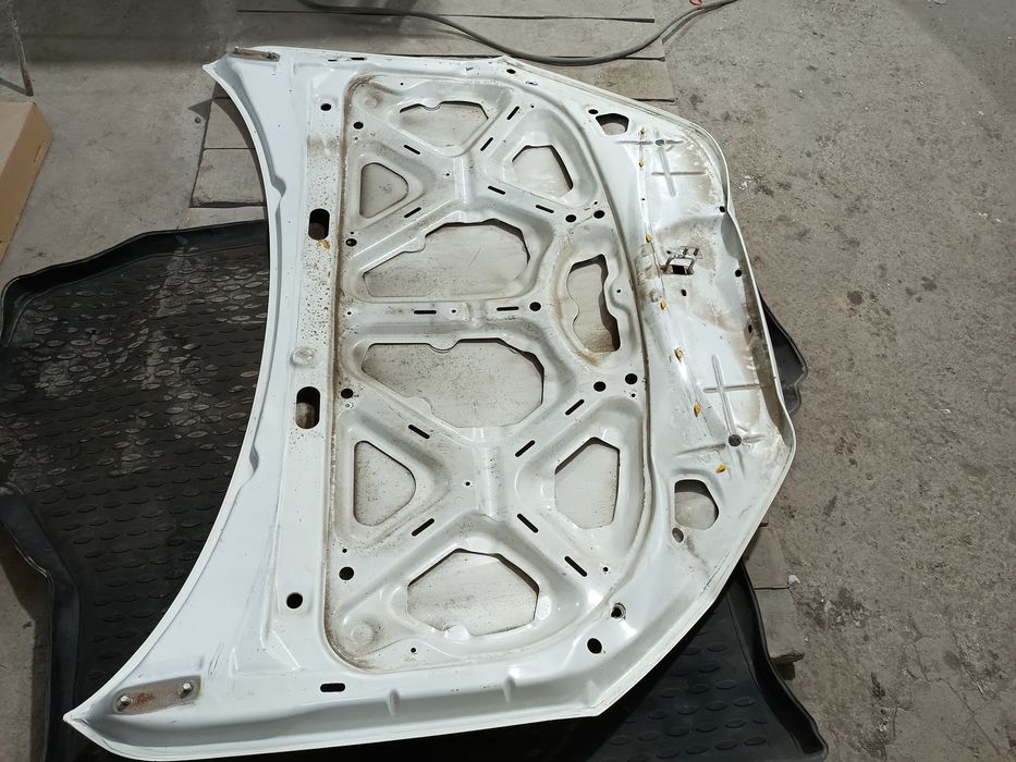 Капот  lada granta FL