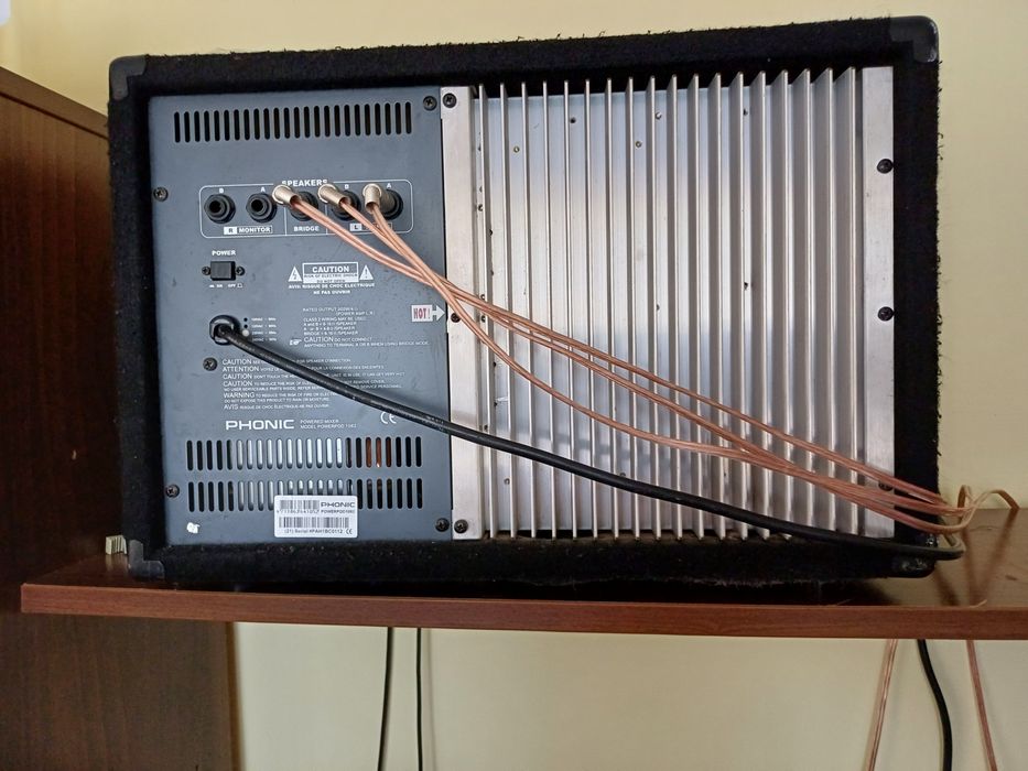 Продавам усилвател 2 по 400 вата