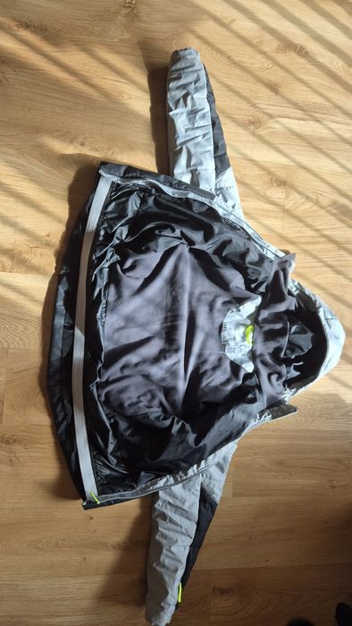 Продавам мъжко ски яке