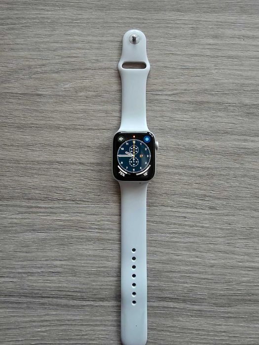 Продавам Apple Watch 5 в добро състояние