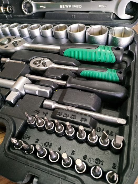 Набор инструментов 82 предмет в кейсе