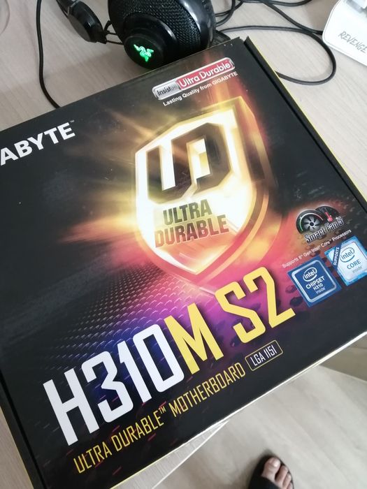 Материнская плата